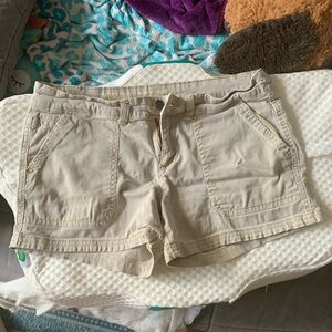 Mossimo Supply Co. Size 6 Cargo Shorts in Beige